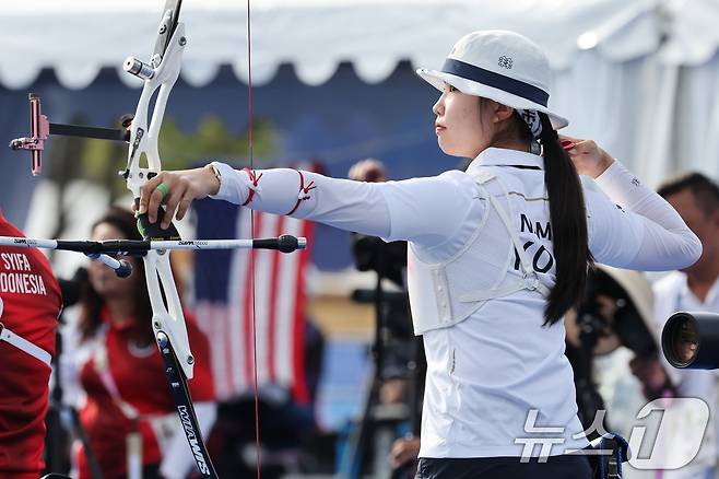 2024 파리올림픽 대한민국 양궁대표팀 남수현이 25일(한국시간) 프랑스 파리 레쟁발리드에서 열린 여자 개인 랭킹 라운드에서 활시위를 당기고 있다. 2024.7.25/뉴스1 ⓒ News1 이동해 기자