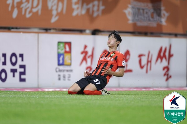 사진=한국프로축구연맹. 글로벌 통계 매체 '옵타'에서 활동하는 맷 헤이스는 25일 자신의 SNS를 통해 양민혁에 대해 간략한 스카우팅 리포트를 내놓았다. 그는 양민혁의 장점으로 드리블과 무브먼트, 공을 받아내는 능력을 골랐고 단점으로는 피지컬과 골 결정력, 전방 압박을 지적했다.