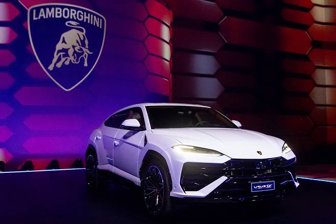 Lamborghini's first plug-in hybrid sport utility vehicle Urus SE (Automobili Lamborghini)