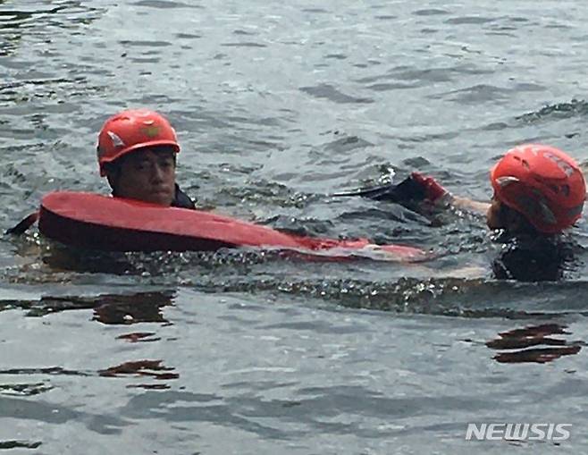 [괴산=뉴시스] 서주영 기자 = 실종자가 발견된 용정저수지 (사진= 괴산소방서 제공) 2024.07.25. photo@newsis.com *재판매 및 DB 금지