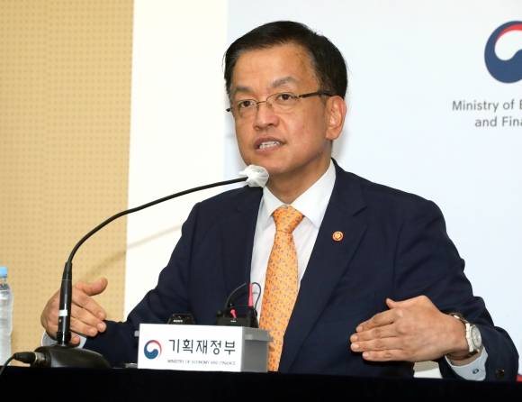 최상목 부총리, 2024년 세법 개정안 브리핑 - 최상목 부총리 겸 기획재정부 장관이 22일 정부세종청사에서 2024 세법 개정안과 관련한 발언을 하고 있다. 2024.7.25. 연합뉴스