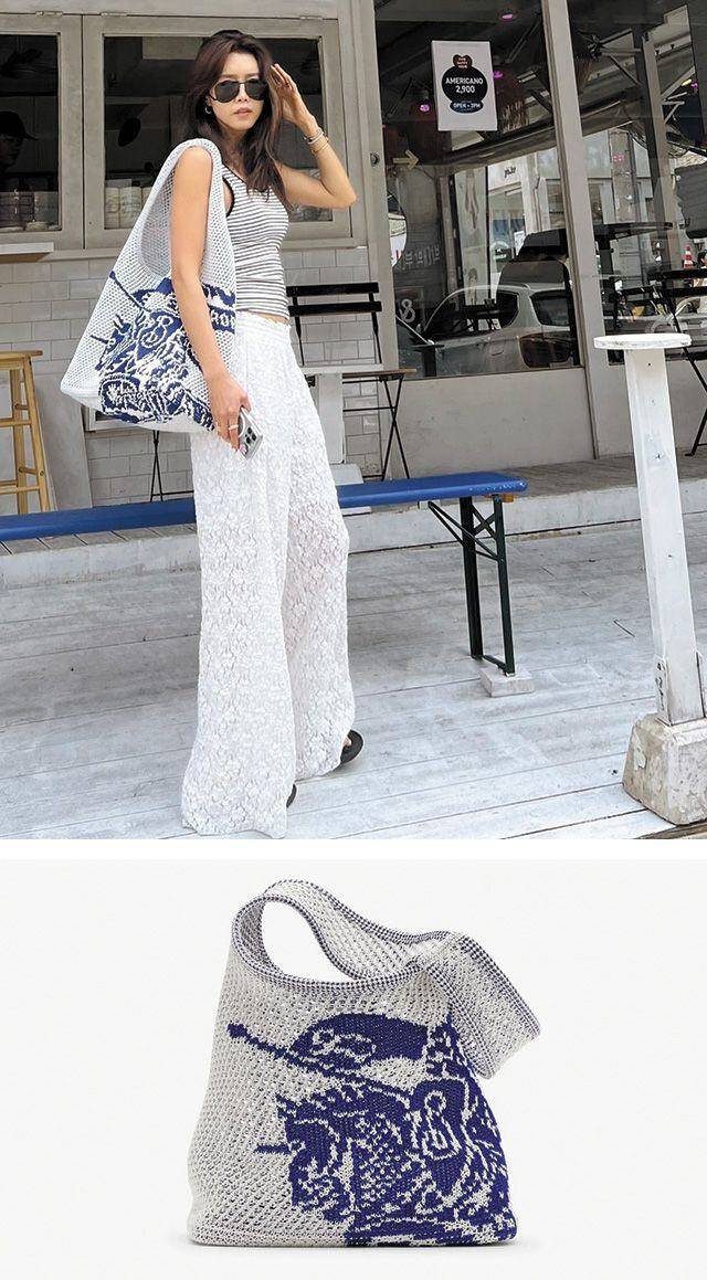 레이스 와이드 팬츠와 커다란 크로셰 백 매치가 돋보이는 채정안./채정안 인스타그램