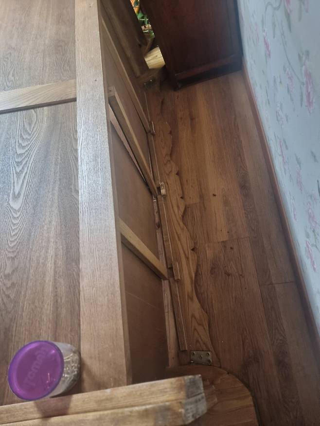 부모님집 쇼파 박살내서 수리중