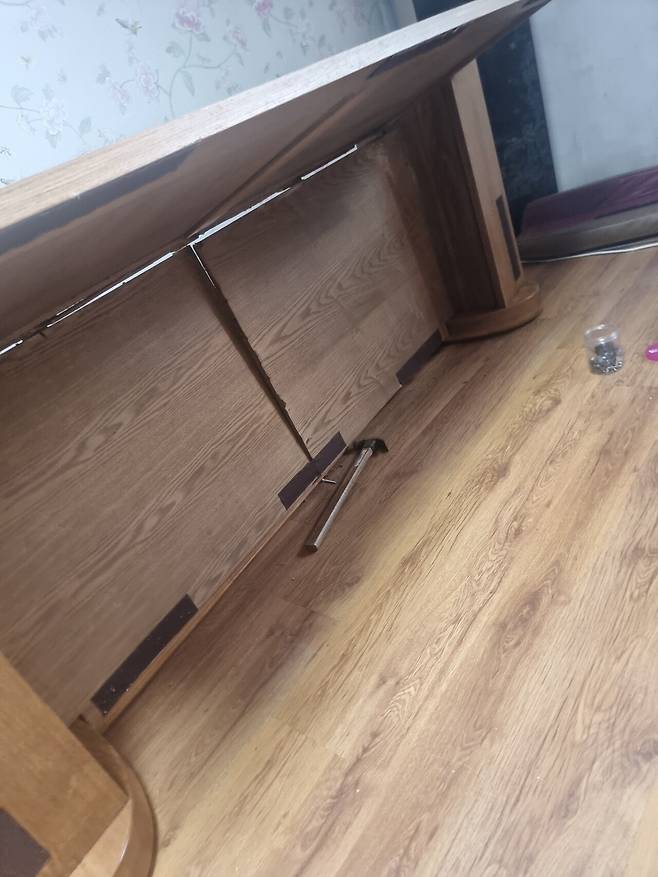 부모님집 쇼파 박살내서 수리중