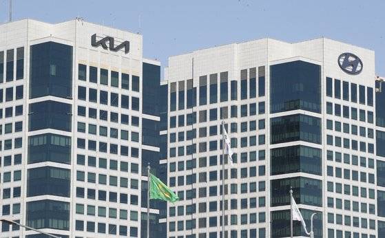 26일 기아는 올해 2분기 연결 기준 매출 27조5679억원, 영업이익 3조6437억원을 기록했다고 밝혔다. 현대차와 실적을 합산하면 매출은 72조5885억원, 영업이익은 7조9228억원이다. 뉴스1.