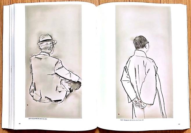 ▲김호석 수묵화집 신(神)에 수록된 '광주가 진 빚'과 '자유인 세상을 품다' 일부