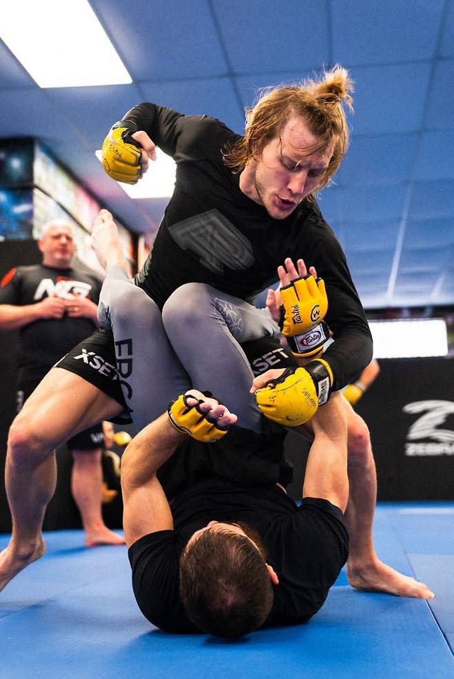 영국 출신 UFC 라이트급 파이터 패디 핌블렛(위). 사진=UFC