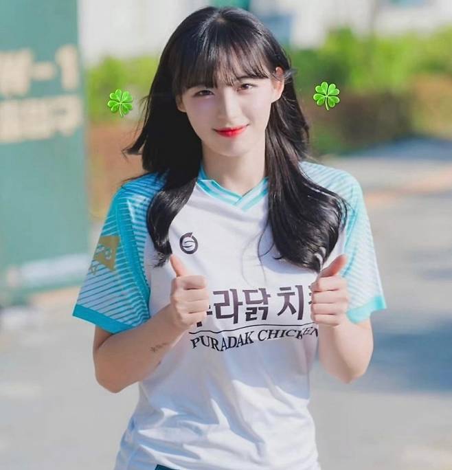 프로축구 K리그 김포FC의 유니폼을 입은 하지원 치어리더. ⓒ하지원 치어리더 SNS