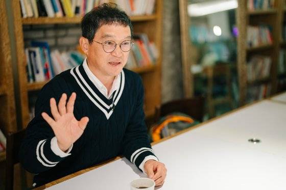 18년간 수천 권의 책을 읽은 작가 고명환이 책을 통해 얻은 것은 "나에게 질문하는 법" 이다. 사진 폴인, 송승훈