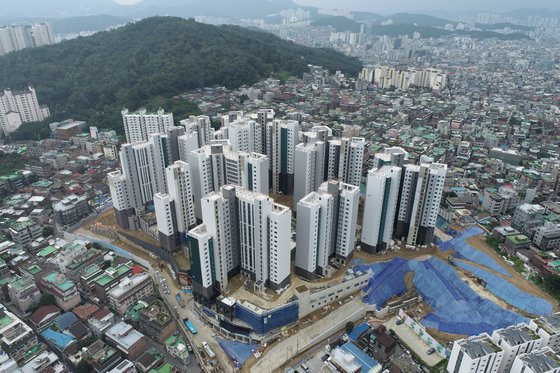 서울 동작구 상도동에 들어서는 ‘상도 푸르지오 클라베뉴’ 전경. 9월 후분양으로 공급되며, 내년 3월 입주가 시작된다. 사진 대우건설