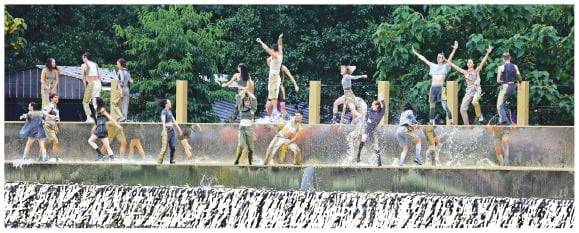 (3) 조폐국 건물은 현대무용의 무대가 됐다.