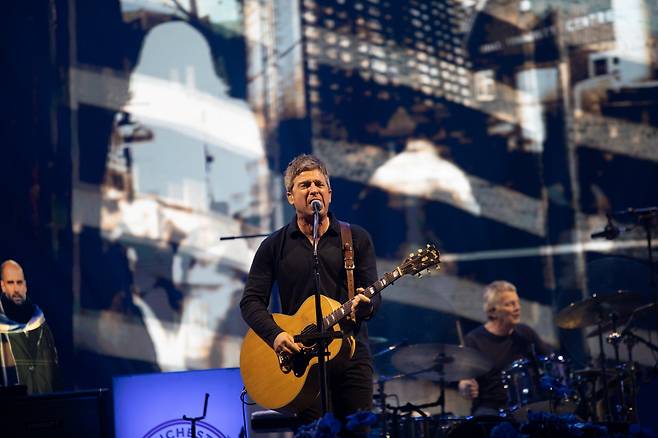 Noel Gallagher performs during "Noel Gallagher’s High Flying Birds Live in Korea" held at Kintex, Gyeonggi Province, Friday. (Live Nation Korea)