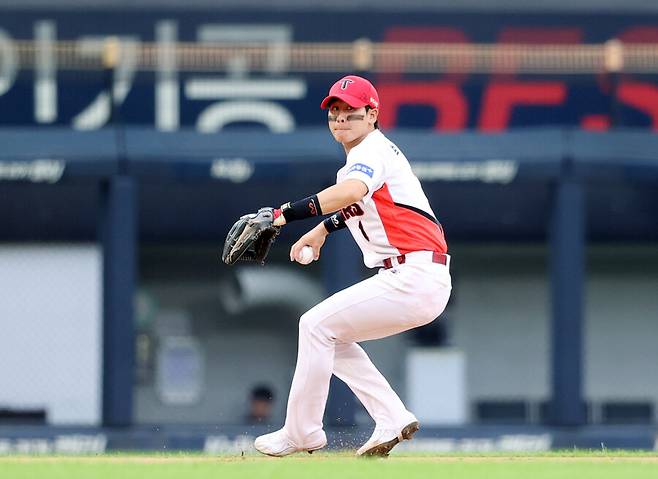 ▲이범호 감독은 박찬호의 8회 수비에 대해 "&nbsp;그때 정말 1초도 안 되는 상황에서 판단해서 진행해야 하는 부분이다. 우리 팀에서 제일 수비를 잘하는 선수의 판단이었다. 그 판단에 플레이를 했고 주자가 잘했다고 생각하는 게 더 맞지 않을까. 선수가 최선을 다했는데 상황적으로 그렇게 되는 부분에 대해서는 선수를 존중해줘야 한다고 생각한다”고 말했다. ⓒKIA 타이거즈