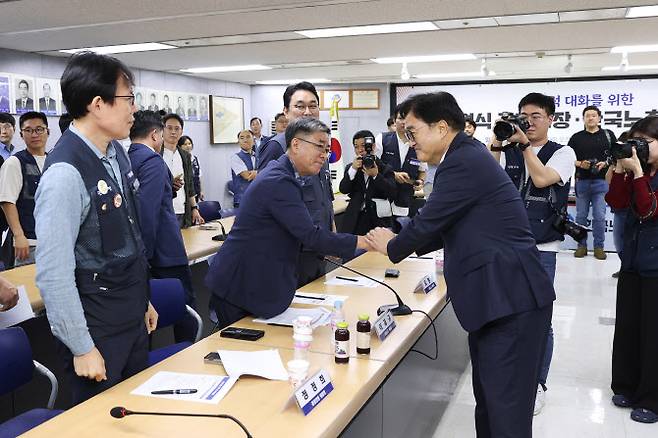 우원식 국회의장이 29일 서울 여의도 한국노총회관을 찾아 한국노총 대표자들과 간담회를 진행했다. (사진=국회의장실)