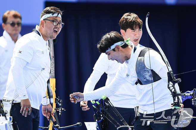 대한민국 양궁대표팀 김우진, 김제덕, 이우석이 2024 파리올림픽 양궁 남자 단체전 결승에 올랐다. 2024.7.29/뉴스1 ⓒ News1 박정호 기자