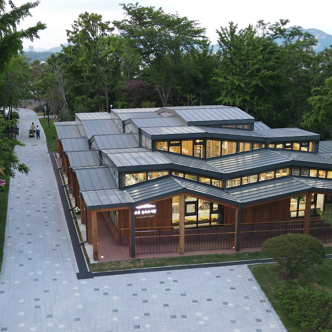 ‘제42회 서울시 건축상’ 최우수상 수상작 '오동숲속도서관(성북구 화랑로 13가길 110-10)' 사진제공=서울시