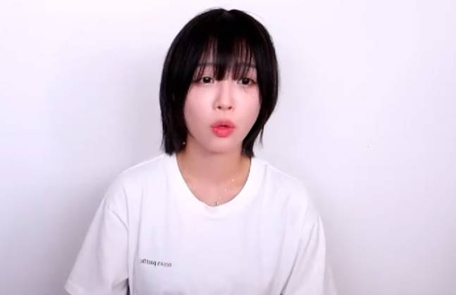 유튜버 쯔양(27)이 타인 명의로 불법 수술을 받았다는 주장이 나온 가운데, 이를 조사해달라는 민원이 보건복지부와 행정안전부에 접수된 것으로 전해졌다. /사진=쯔양 유튜브 채널 캡처