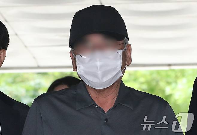 '시청역 역주행 참사' 가해 차량 운전자 차 모씨가 30일 오전 서울 서초구 서울중앙지방법원에서 열린 구속 전 피의자 심문(영장실질심사)에 출석하고 있다. 2024.7.30/뉴스1 ⓒ News1 임세영 기자