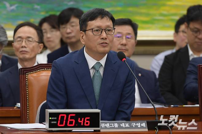 30일 서울 여의도 국회에서 열린 정무위원회 전체회의 '티몬·위메프 미정산 사태에 대한 현안질의'에서 구영배 큐텐그룹 대표가 의원 질의에 답변을 하고 있다. 윤창원 기자