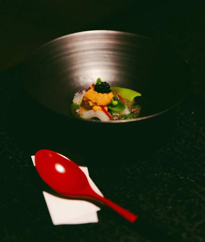 우니와 오징어로 만들어 낸 초여름의 맛