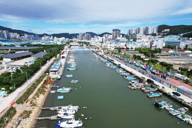 장림포구는 이탈리아 베네치아를 연상시키는 풍경으로 부네치아로 불리고 있다.