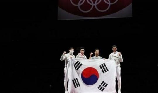 2020 도쿄올림픽에서 펜싱 사브르 단체전에서 2연패에 성공한 한국 '어펜져스'팀. [도쿄올림픽 홈페이지 캡처]