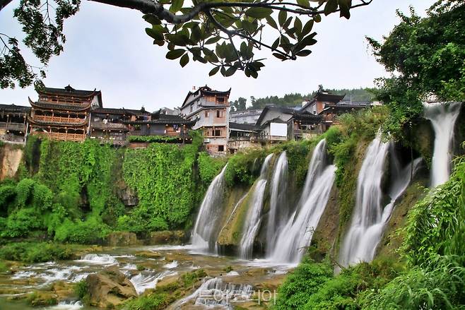 웅장한 소리의 부용진 폭포 (사진. 김관수)