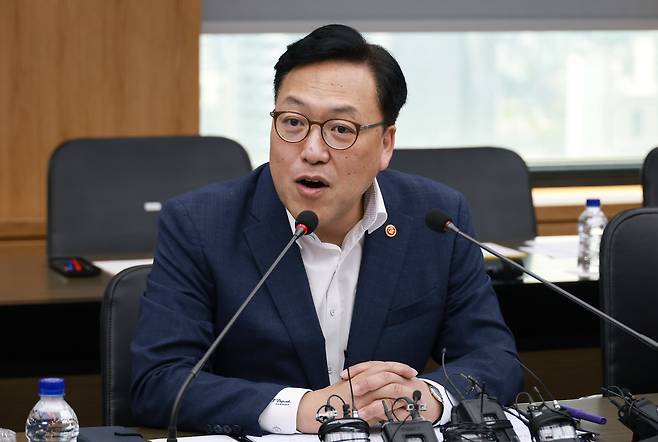 김병환 금융위원회 위원장이 1일 오후 서울 강남구 캠코 양재타워에서 열린 새출발기금 간담회에 모두발언을 하고 있다./금융위원회 제공