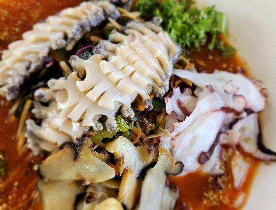 우도 소라와 문어와 전복이 들어간 물회. 손민호 기자