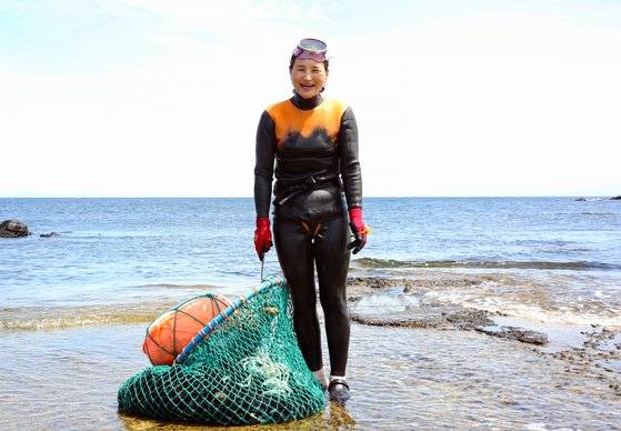 우도 해녀 고봉선씨. 남편과 함께 '우도물들이 해녀의 집'이라는 식당도 하고 있다. 손민호 기자