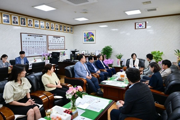 지난달 31일 서울시의회 운영위원회 간담회장에서 열린 ‘서울시 정무부시장, 시장비서실장과의 간담회’