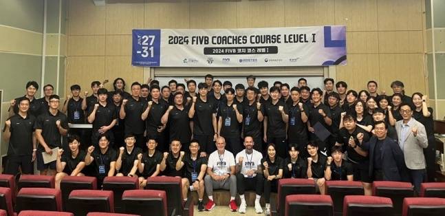 2024 FIVB 코치 코스 레벨 1 참가자 단체 사진. /사진=대한배구협회