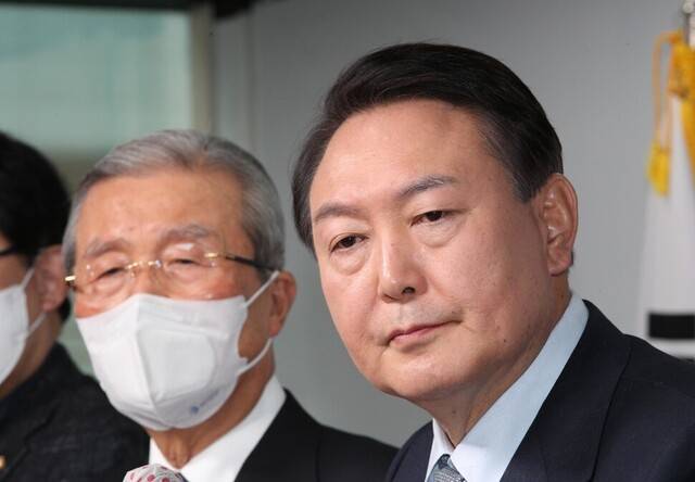 2022년 1월 윤석열 당시 국민의힘 대선 후보와 김종인 총괄선대위원장. 공동취재사진