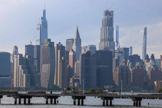 미국 뉴욕 브루클린에서 본 맨해튼 미드타운의 고층 건물들. AFP=연합뉴스