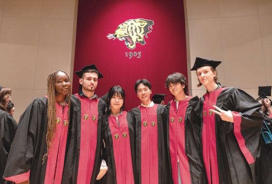 Students pose for a photo during the International Summer Campus program's certification ceremony on Thursday. [KOREA UNIVERSITY]