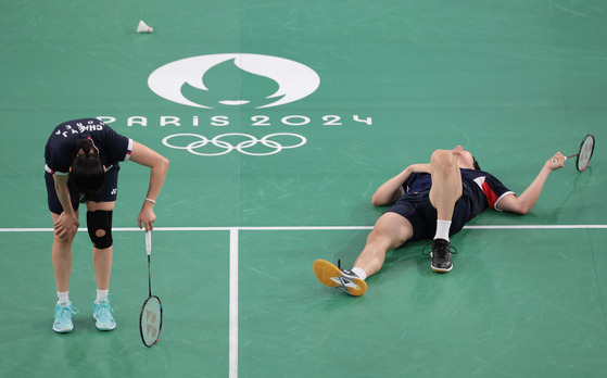 From left: Korea's Chae Yu-jung and Seo Seung-jae react after losing the badminton mixed doubles bronze medal match at the 2024 Paris Olympics in Paris on Friday.  [JOINT PRESS CORPS]