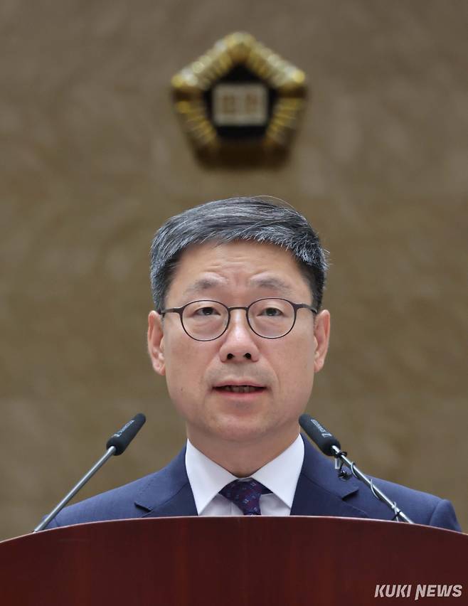 노경필 신임 대법관이 2일 서울 서초구 대법원에서 열린 대법관 취임식에서 취임사를 하고 있다.&nbsp;