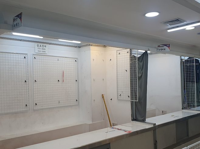 남대문시장의 상가인 ‘대도아케이드’의 비어있는 점포 모습. [이효석 기자]