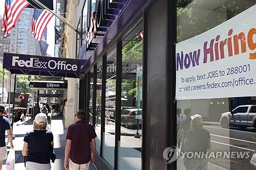 뉴욕시 페덱스 사무실의 구인광고 [사진 = AFP 연합뉴스]