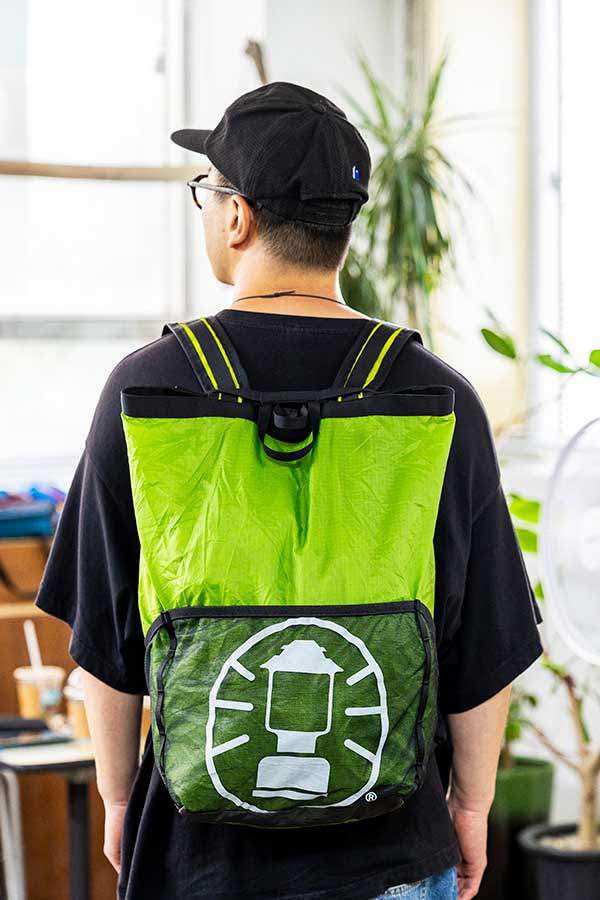 오래된 콜맨 텐트가 가방으로 변신을 마쳤다.