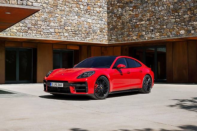 포르쉐 파나메라 GTS