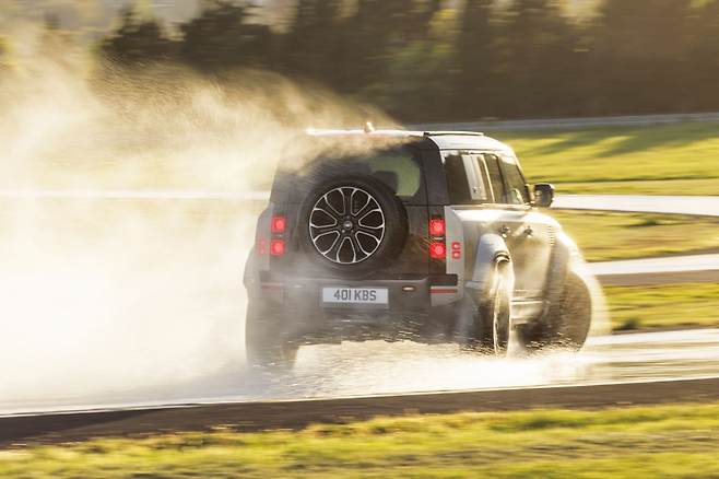 랜드로버 올 뉴 디펜더 OCTA