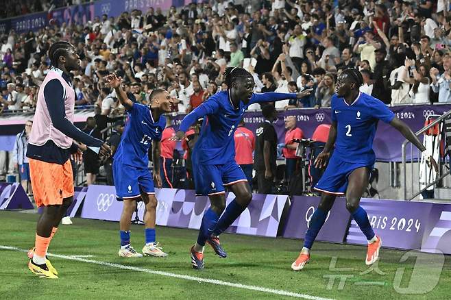 프랑스가 3일 오전(한국시간) 열린 2024 파리 올림픽 남자 축구 8강전에서 아르헨티나를 1-0으로 이겼다. ⓒ AFP=뉴스1