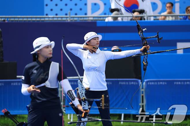 임시현이 3일(한국시간) 열린 전훈영과의 4강전에서 활을 쏘고 있다. ⓒ News1 박정호 기자