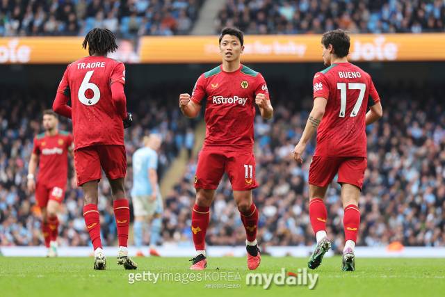 프랑스 매체 스포르트는 2일(현지시간) '울버햄튼은 황희찬의 이적료를 낮출 의사가 없고 마르세유는 황희찬 영입을 위해 큰 돈을 지불하고 싶어하지 않는다'고 전했다. 또한 '마르세유가 영입을 추진했던 공격수 산체스는 높은 연봉을 요구해 협상이 완전히 중단됐다'고 언급했다./게티이미지코리아