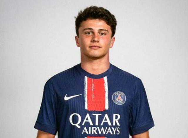 프랑스 매체 풋메르카토는 3일(한국시간) 'PSG가 올 여름 이적시장 두 번째 영입을 확정했다'며 'PSG는 미드필더진 강화를 위해 벤피카 출신 유망주 네베스를 영입했다. 오랜 협상 끝에 네베스는 향후 5년 동안 PSG 선수가 될 것이다. 벤피카의 루이 코스타 회장은 네베스가 파리로 떠난다고 밝혔다'고 전했다./풋1