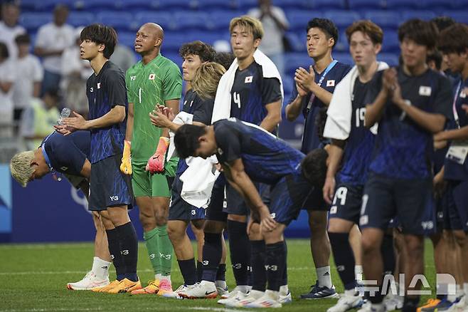 [리옹=AP/뉴시스] 2024 파리 올림픽 남자 축구 8강에서 탈락한 일본. 2024. 8. 2.