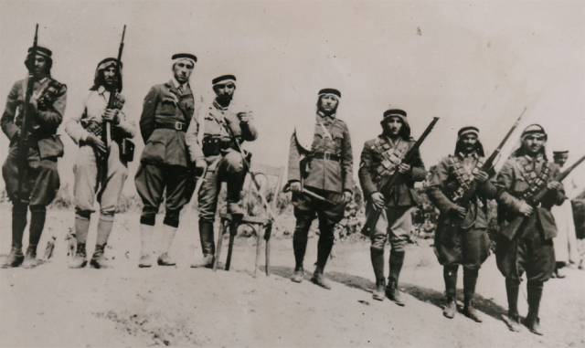 ▲ 유대인의 이주를 돕는 대영제국의 정책에 맞서 1936년 무장 봉기했던 아랍 게릴라들. ⓒ위키미디어