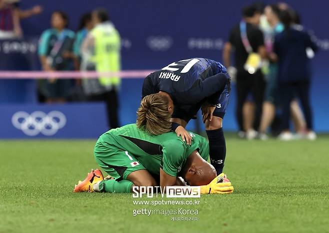 ▲ 일본축구가 올림픽에서 또 울었다. 이번에도 상대는 스페인이었다. 와일드카드를 단 1장도 쓰지 않을 정도로 일본은 파리 올림픽에서 자신감이 있었다. 준비 기간도 길었다. 그러나 와일드카드 미사용은 결국 자만이었다. 8강전 스페인과 경기에서 현격한 기량 차이를 실감했다. 결과는 0-3 대패. 도쿄 올림픽에 이어 8강전에서 패하며 메달 획득에 실패했다. 일본 내에선 비난 여론이 생성됐다.