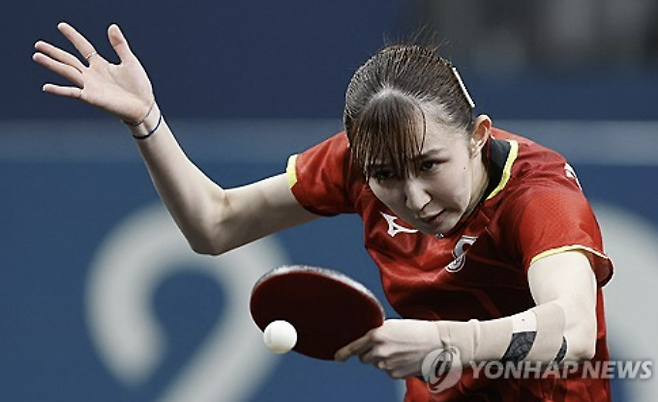 세계랭킹 8위 신유빈은 3일 프랑스 파리의 사우스 파리 아레나4에서 열린 2024 파리 올림픽 탁구 여자 단식 3~4위전에서 세계랭킹 5위 일본의 하야타 히나와 붙어 게임 스코어 2-4로 역전패했다. 신유빈은 첫 게임을 땄으나 이후 3번의 게임을 내리 내준 것이 컸다. 신유빈은 지난 2004 아테네 올림픽에서 남자 단식 금메달을 딴 유승민 대한탁구협회장, 그리고 여자 단식에서 동메달을 딴 김경아 대한항공 코치 이후 20년 만에 올림픽 탁구 단식 메달 획득에 도전했으나 다음 기회로 미루게 됐다. 연합뉴스